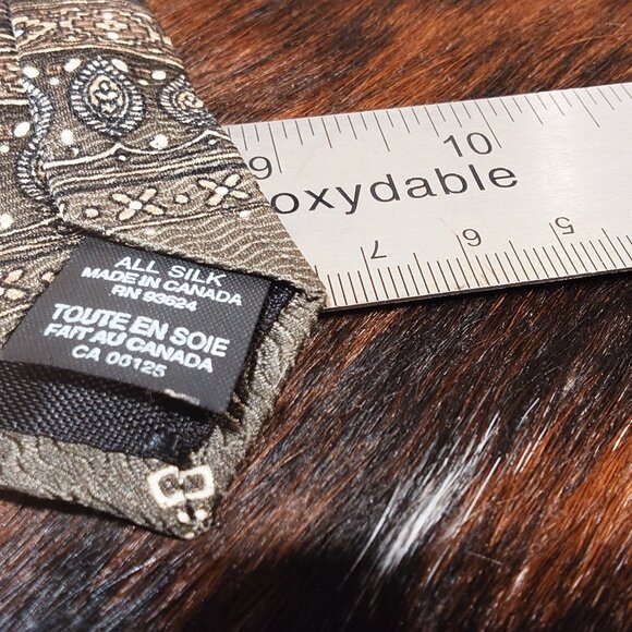 Bill Blass Country Dark Green, White, Brown and Red Ornate Floral and Geometric - Picture 5 of 5